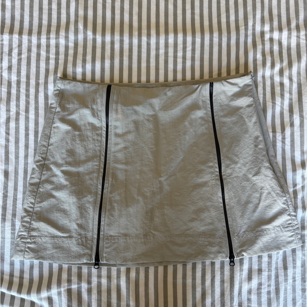 Zara Light Gray Mini Skirt with Black Accents